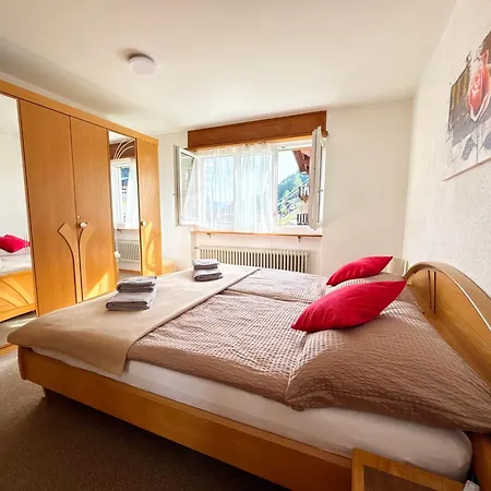 Bright Close To Center Грахен